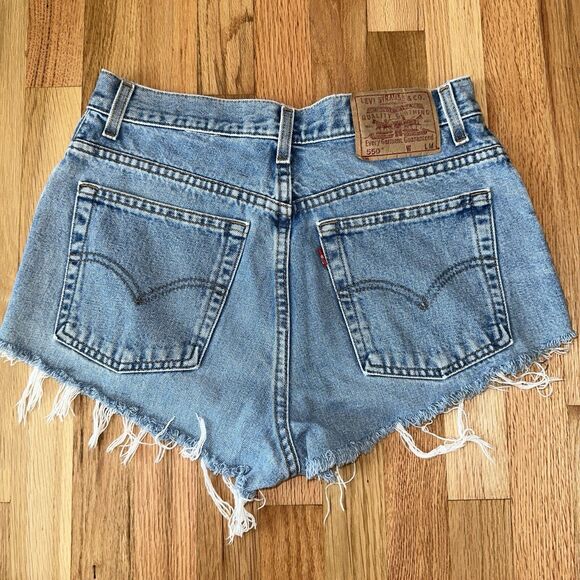 Vintage Levi's 501 Denim Light Wash Shorts Paisley Print Front size 28 - Picture 2 of 4